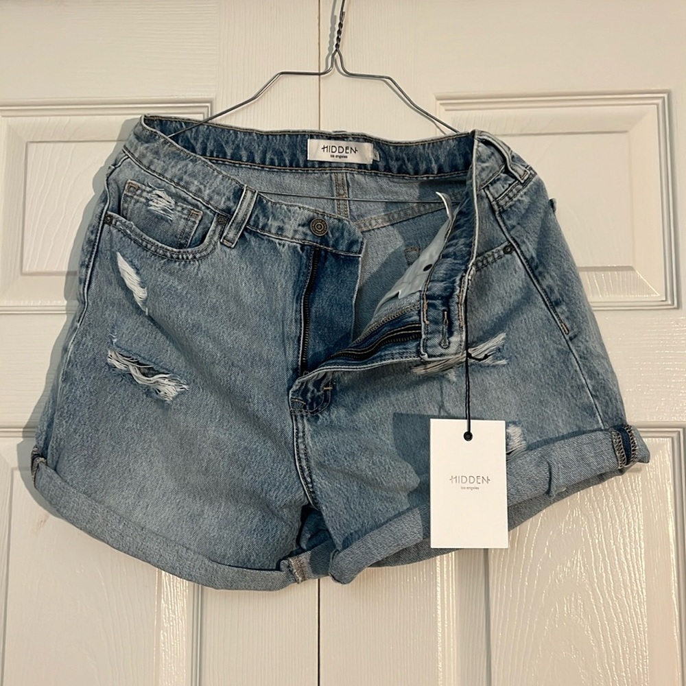 NWT Hidden LA Distressed Denim Mom Shorts